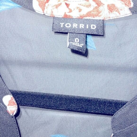 Torrid high Low top. Navy I’m colors BABYDOLL CHIFFON TUNIC - Picture 3 of 8